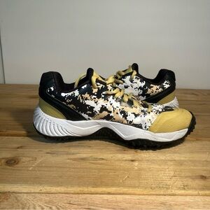 Boombah WOMEN Dart Digi Camo Turf Shoes SZ 7 Black/gold/white